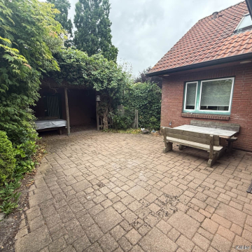 Terrasse mit Unterstand